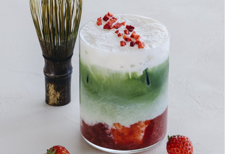 有機抹茶と苺のラテ